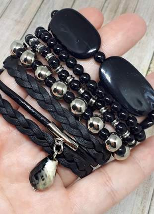Mix de pulseiras pretas com pingente de ágata negra