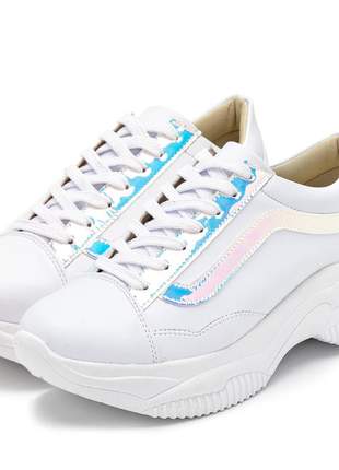 Tênis sneakers chunky sola alta branco com detalhe holografico