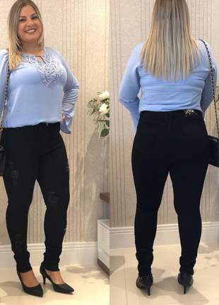 Calça feminina plus size jeans preta rasgada cintura alta