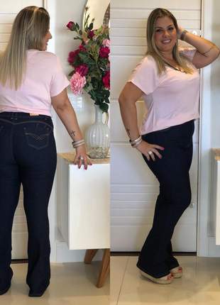 Calça jeans feminina plus size flare amaciada com lycra