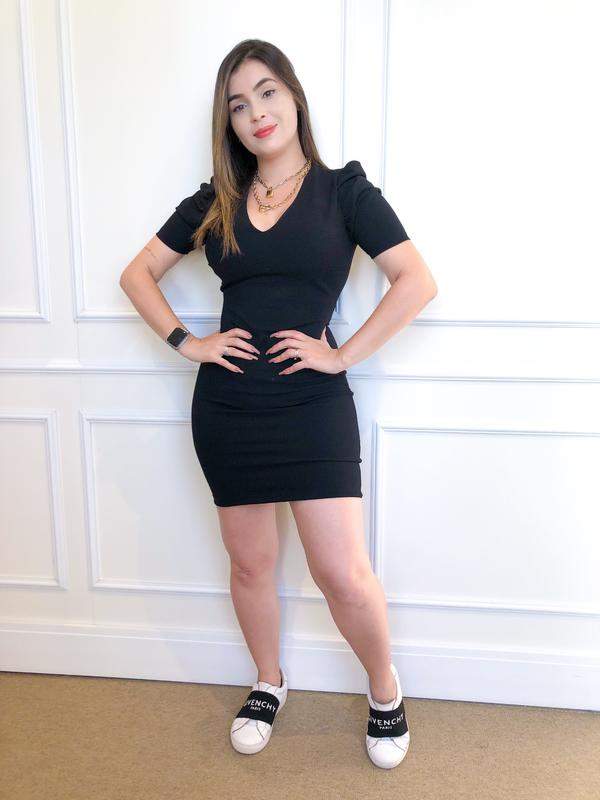 vestido preto curto manga curta