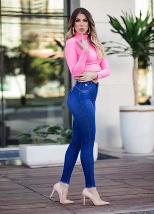 Calça jeans feminina skinny clássica com lavagem escura