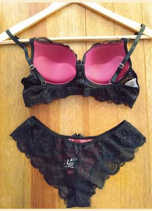 Conjunto de lingerie de renda preto com roxo lindo