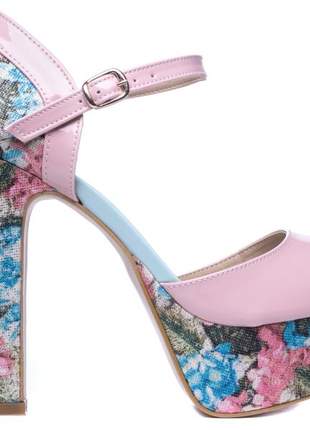 Sandália meia pata verniz rose e tecido floral