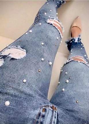 Calça jeans com pérola