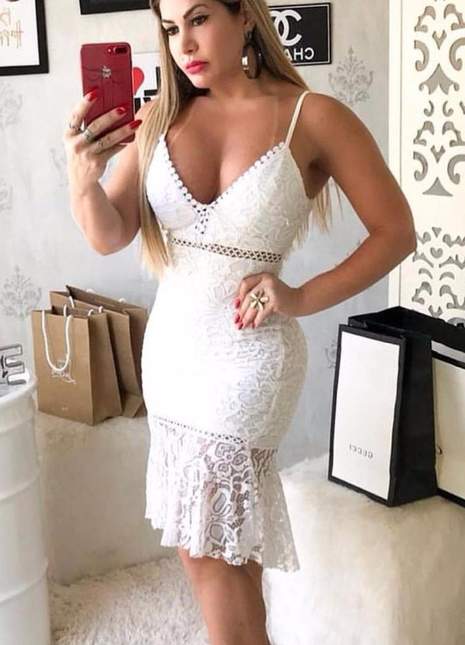 vestido branco curto com babado