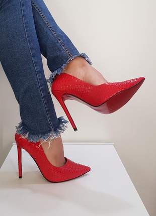 Sapato sola vermelha scarpiin bico fino textura escamas verniz vermelho  salto alto 12 cm