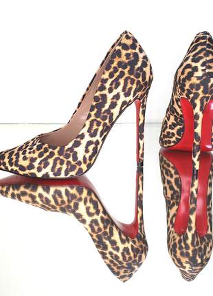 Sapato onça sola vermelha scarpin bico fino salto alto 12 cm estampa oncinha