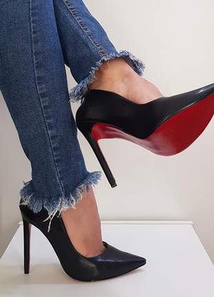 Sapato sola vermelha scarpin preto fosco bico fino salto alto 12 cm