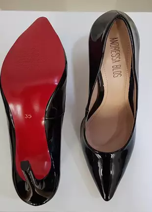 Sapato preto verniz scarpin bico fino brilhoso com sola vermelha e salto alto 10 cm