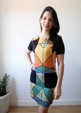 Vestido casual curto geométrico