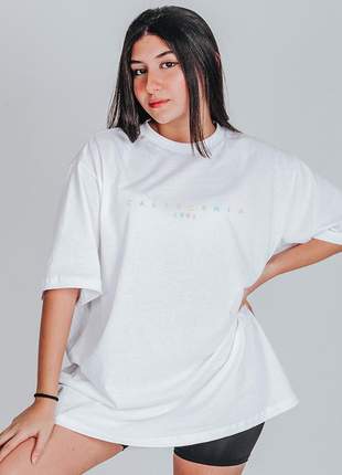 Camiseta feminina oversized california