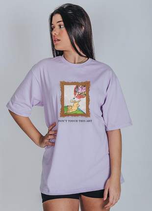 Camiseta feminina oversized dont touch this art