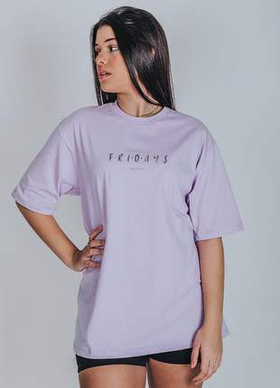 Camiseta feminina oversized fridays