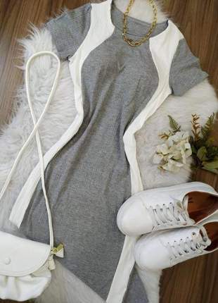 Vestido canelado manga curta faixa branca