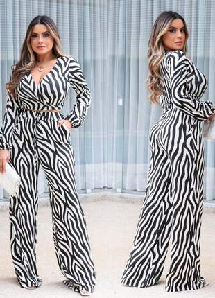 Conjunto paloma de calça pantalona com cropped zebra