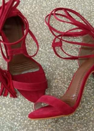 Sandálias femininas de amarrar vermelho paixão