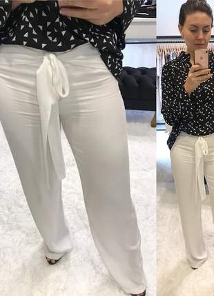 Calça pantalona branca soltinha axia shop